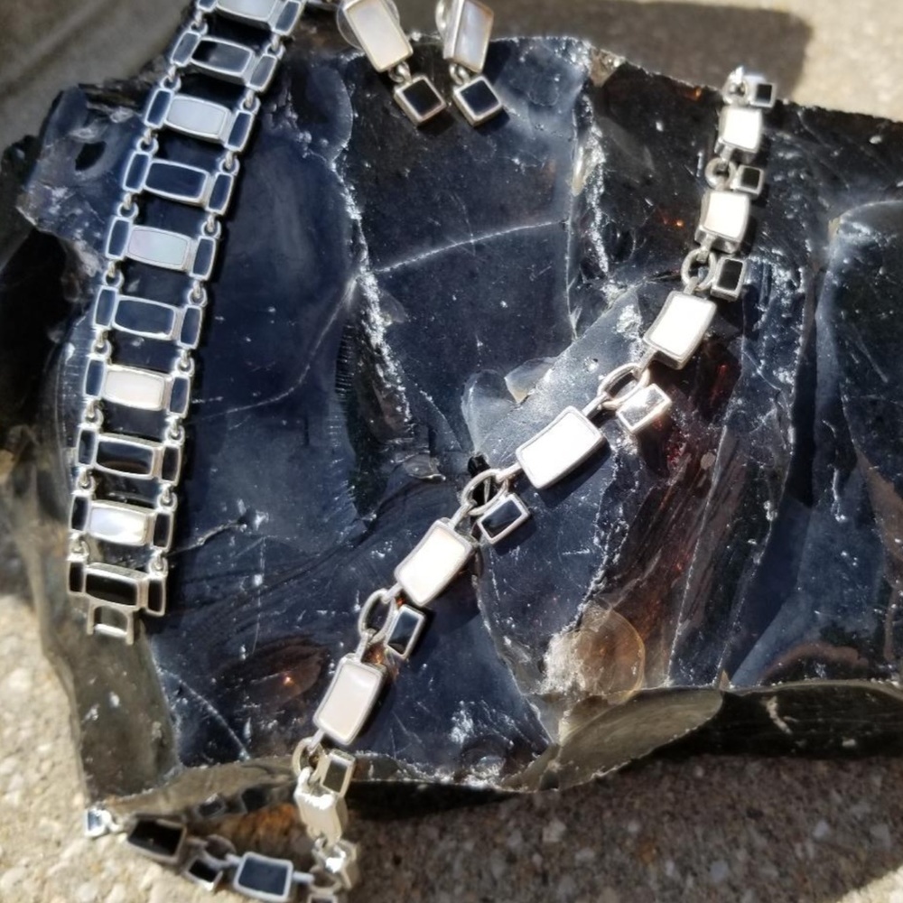 Vintage 1980s Napier Mother of Pearl & black enamel choker earrings bracelet set - Picture 9 of 10